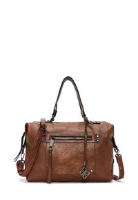 Borsa a mano in pelle marrone con superficie texturizzata, manici doppi e tracolla regolabile. Presenta una tasca anteriore con zip e accessori decorativi.