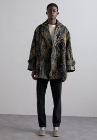 Henrik Vibskov DIMOUT COAT UNISEX - Puspaltis - shadow bouquet