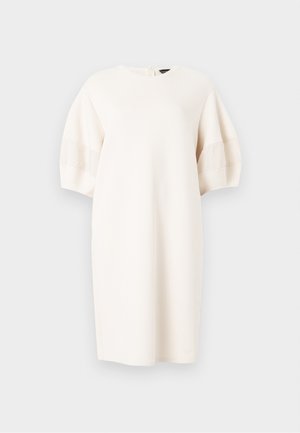 Robe crème longueur genou avec manches courtes bouffantes et encolure ronde, présentée sur un fond gris clair uni.