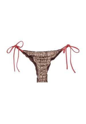 Slip di bikini marrone con motivo leopardato, dotato di fasce laterali rosse da annodare e un tessuto testurizzato.