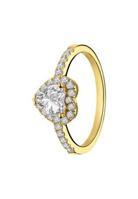 Gouden ring met een grote hartvormige heldere edelsteen, omringd door kleinere heldere stenen in een decoratieve band.