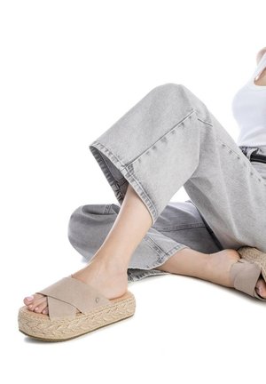 XTI, SANDALIA DE MUJER PLANO - Sandalias planas - marron