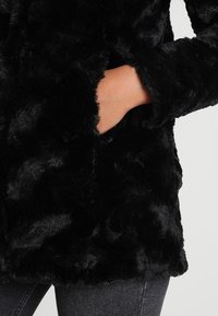 Vero Moda Kort kappa / rock - black