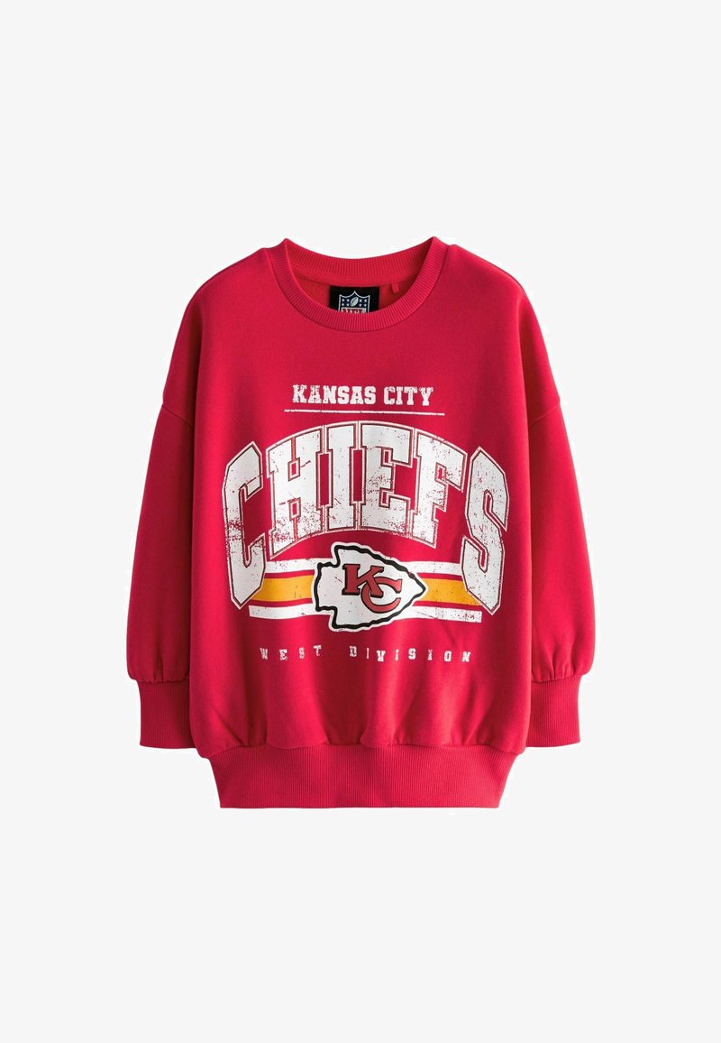 Raudonas džemperis ilgomis rankovėmis, kuriame užrašas "KANSAS CITY CHIEFS", logotipas ir "VAKARŲ DIVIZIJA" su nuneštomis baltomis ir geltonomis detalėmis.