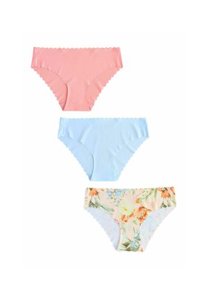 Tri ženské bikinové nohavičky v ružovej, svetlomodrej a kvetinovej potlači so zúbkovanými okrajmi na bielom pozadí.