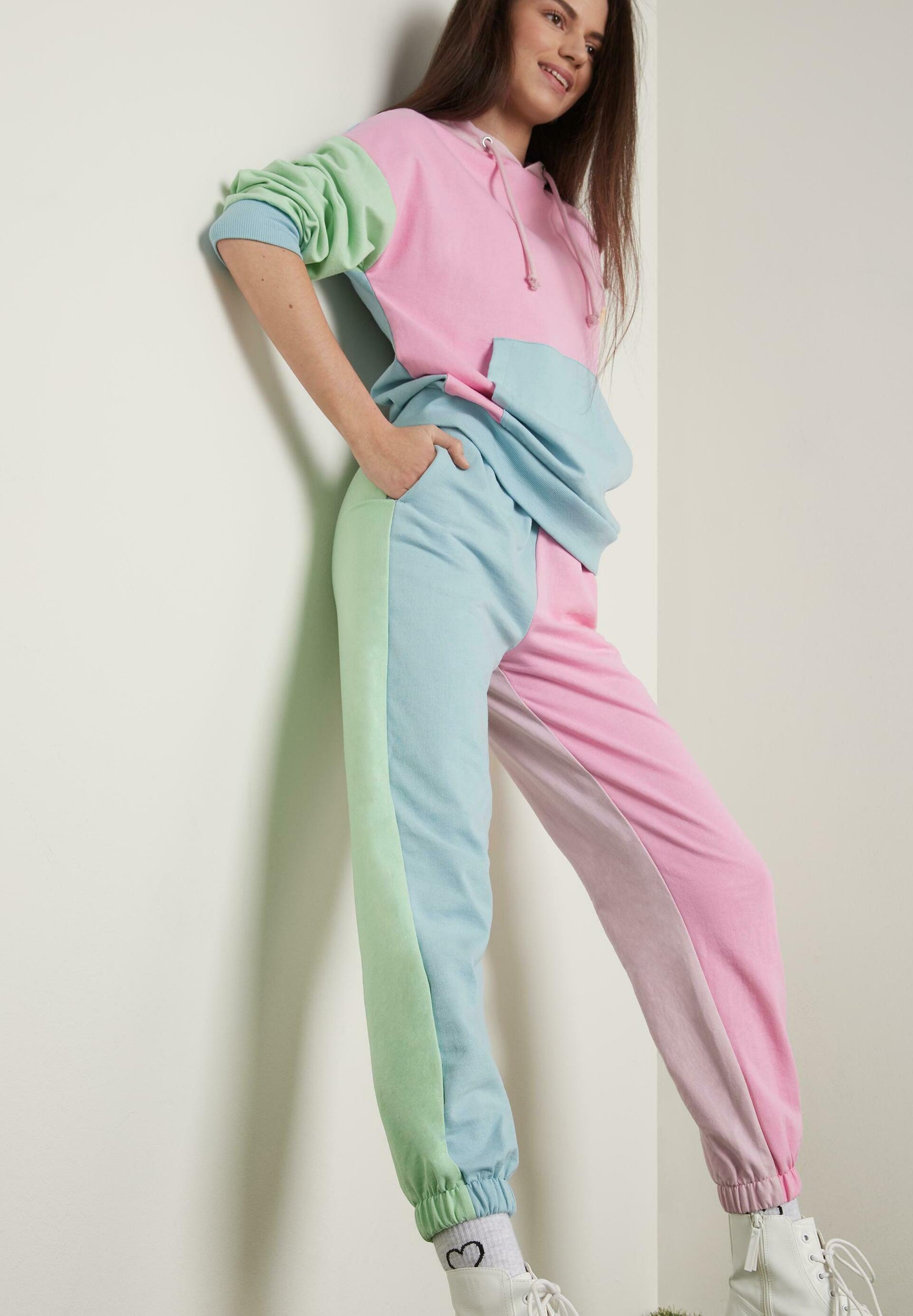 Tezenis LANGE BAGGY COLOURBLOCK - Pantaloni sportivi - multifarben/pink  light blue/multicolore - Zalando