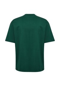 Dunkelgrünes, kurzärmeliges T-Shirt mit Rundhalsausschnitt, von hinten gezeigt mit lockerem Schnitt und glatter Stoffstruktur.