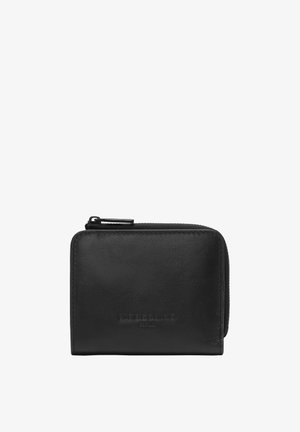 Czarny skórzany portfel z zamknięciem na zamek, gładką teksturą, prostokątnym kształtem i wytłoczonym logo z przodu. Prosty i funkcjonalny design.