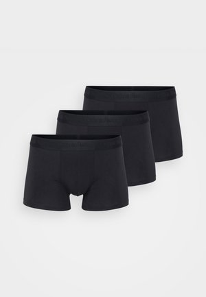 Tris porų juodų vyriškų bokserių šortų, pagamintų iš minkštos, elastingos medžiagos. Kiekvieni turi logotipo juostą juosmens srityje ir klasikinį kirpimą.