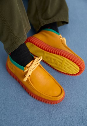 TORHILLEXPLORE POKÈMON UNISEX - Sportiga snörskor - orange