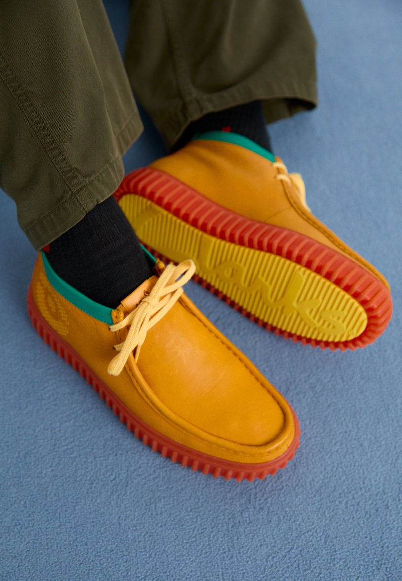 Clarks TORHILLEXPLORE POKÈMON UNISEX - Igapäevased paeltega jalatsid - orange