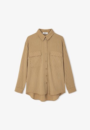Braun gestreiftes Button-Up-Hemd mit zwei Brusttaschen, langen Ärmeln und abgerundetem Saum. Hergestellt aus weichem Stoff mit glatter Textur.