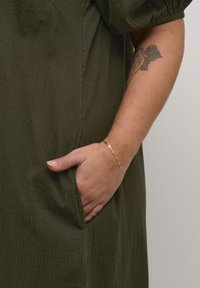Thumbnail Image 3