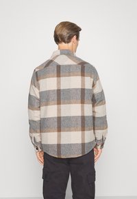 INDICODE JEANS INMUTTON - Marškiniai - grey mix