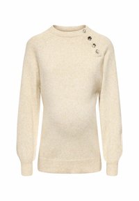 Pullover di colore crema realizzato in maglia morbida, con scollatura rotonda, maniche lunghe e bottoni decorativi sulla spalla sinistra.