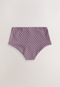 Bas de bikini marron taille haute avec un motif répétitif de losanges bleus sur fond beige.