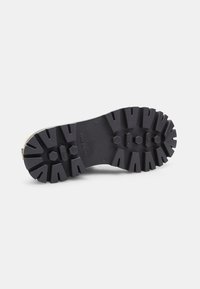 Bata Zapatos sin cordones - animalier