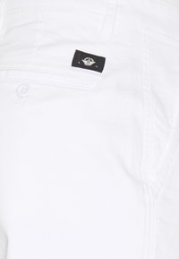 DOCKERS Chinosy