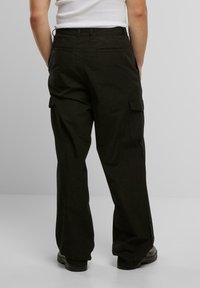 Urban Classics WIDE  - Cargobukse - black