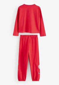 Set di abbigliamento casual in cotone rosso composto da una maglietta a maniche lunghe e pantaloni jogger coordinati con cintura elastica e una grafica laterale.