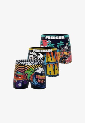Trois boxers Freegun colorés avec des motifs tropicaux et estivaux, comprenant des palmiers, un squelette faisant du vélo, des vagues et le texte "Aloha".