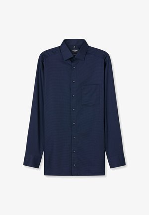 Herren Langarmhemd in Marineblau mit spitzem Kragen und Brusttasche, flach auf weißem Hintergrund ausgelegt.