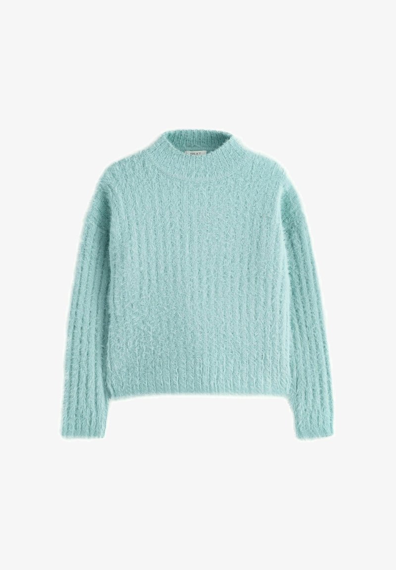 Jasnoniebieski, puszysty sweter z długimi rękawami i krótkim golfem, o prążkowanej teksturze i wzorze warkoczowym.