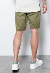 Ombre Šortky - khaki