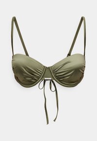 Μπουστάκι μπικίνι σε ελιά πράσινο με απαλό, λείο ύφασμα, στήριξη με μπανέλα, ρυθμιζόμενους ιμάντες και δέσιμο μπροστά με μεταλλικό λογότυπο.