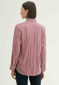 TOM TAILOR GEMUSTERTE - Overhemdblouse - contemporary red check
