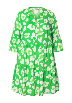 Grøn kjole med et lagdelt design og hvide abstrakte leopardpletter. Har en knaplukning i halsen og trekvartlange ærmer. Glat stofstruktur.