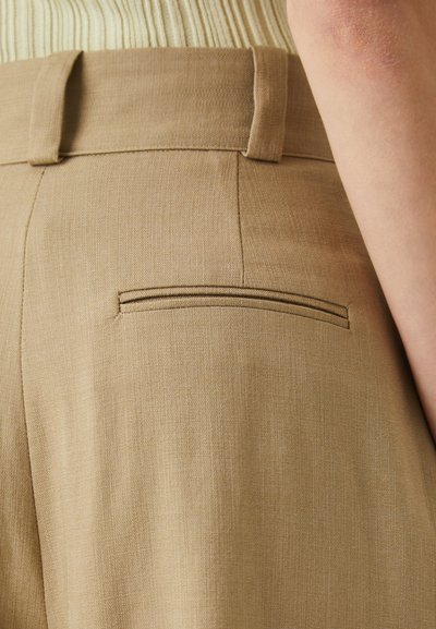 IVY OAK PRESCILLIA ANN - Pantalon classique - dried sage