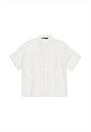 Witte kortemouwen blouse met verticale lichtblauwe strepen, knoopsluiting aan de voorkant en één borstzak. Lichtgewicht, gestructureerde stof.