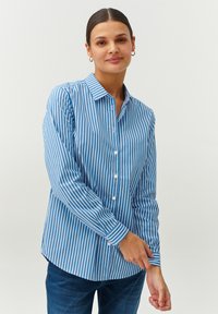 TATUUM Nööpidega pluus - blue