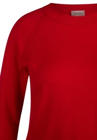Roter Strickpullover mit geripptem Rundhalsausschnitt und Raglanärmeln, mit strukturierter Oberfläche und ohne sichtbare Muster oder Akzente.