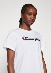 Champion GRAPHIC CREWNECK - Apdrukāts T-krekls - white
