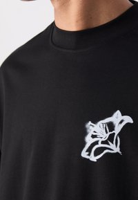 HUGO Langarmshirt - black