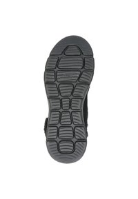 Suela de zapato de goma negra con patrones de agarre texturizados y diseño contorneado, con banda de rodadura marcada para una mayor tracción y estabilidad.
