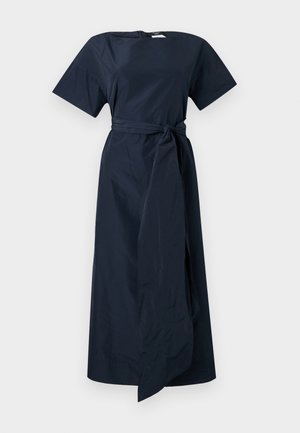 Μίντι φόρεμα σε ναυτικό μπλε με κοντά μανίκια και λαιμόκοψη τύπου καράβι, με ζώνη από ύφασμα δεμένη στην μέση.