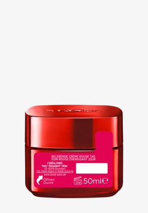 Rode cilindervormige crèmepot met een glanzende afwerking, voorzien van een roze etiket met tekst en een inhoud van 50 ml. Soepele contouren, modern ontwerp.