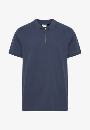 Sötétkék polo ing, rövid ujjal, cipzáras gallérral, egyszínű textúrával, minimalista dizájnnal, amelyen egy kis logó található a mellkason.
