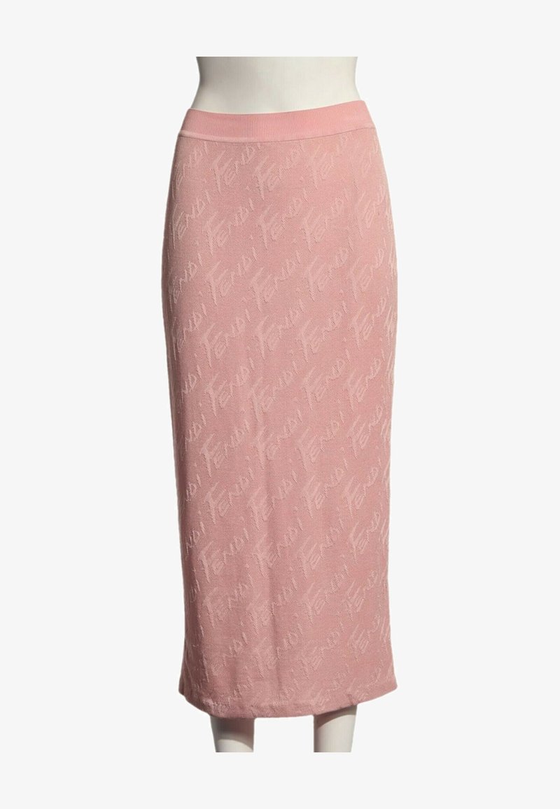 Jupe rose longueur genou avec taille élastique et motif subtil répété du logo "Fendi" sur le tissu.