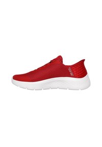 Roter Sportschuh mit atmungsaktivem Mesh-Obermaterial, strukturiertem Fersenbereich und weißer Gummisohle. Schnürsenkel und Logo sind an der Seite sichtbar.