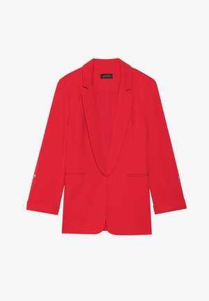 Rød blazer lavet af glat stof, med en sjalskrave, åbent front, to sidelommer og oprullede ærmer med guldknapper.