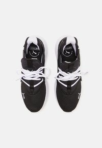 Puma ENZO EVOLVE - Zapatillas running asfalto - black/white