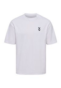 Vit bomull t-shirt med rund hals, med en liten svart chevron-design på vänster sida av bröstet. Kort ärm, avslappnad passform.