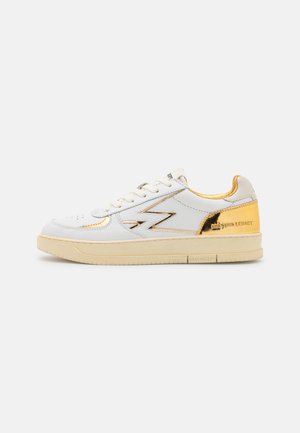 MASTER LEGACY - Trainers - white/gold