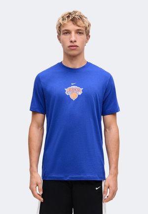 Nike Performance, NEW YORK KNICKS NYK LOGO TEE - Клубно облекло - rush blue