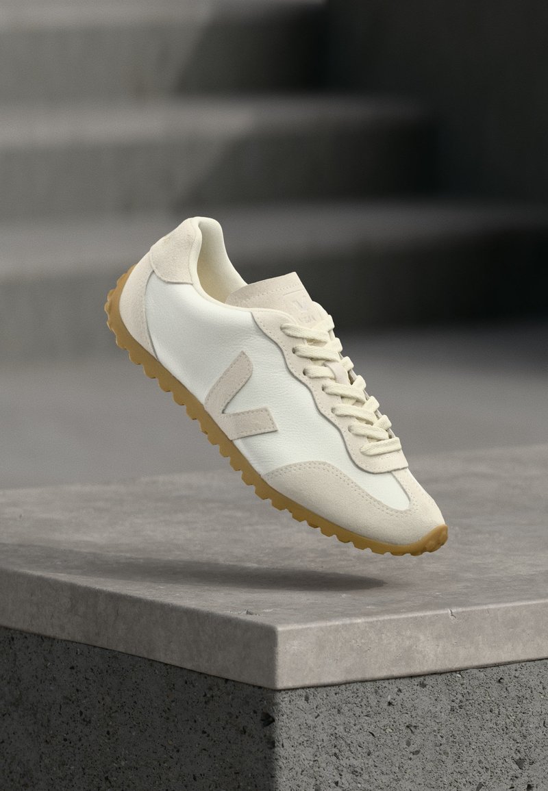Veja GT white/natural/white