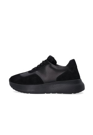 Czarne sneakersy z połączenia gładkiej skóry i zamszu, okrągły nosek, teksturowana podeszwa oraz sznurowane z przodu z wyściełanym kołnierzem.